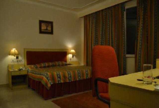 Grand Continental Hotel Prayagraj Room photo